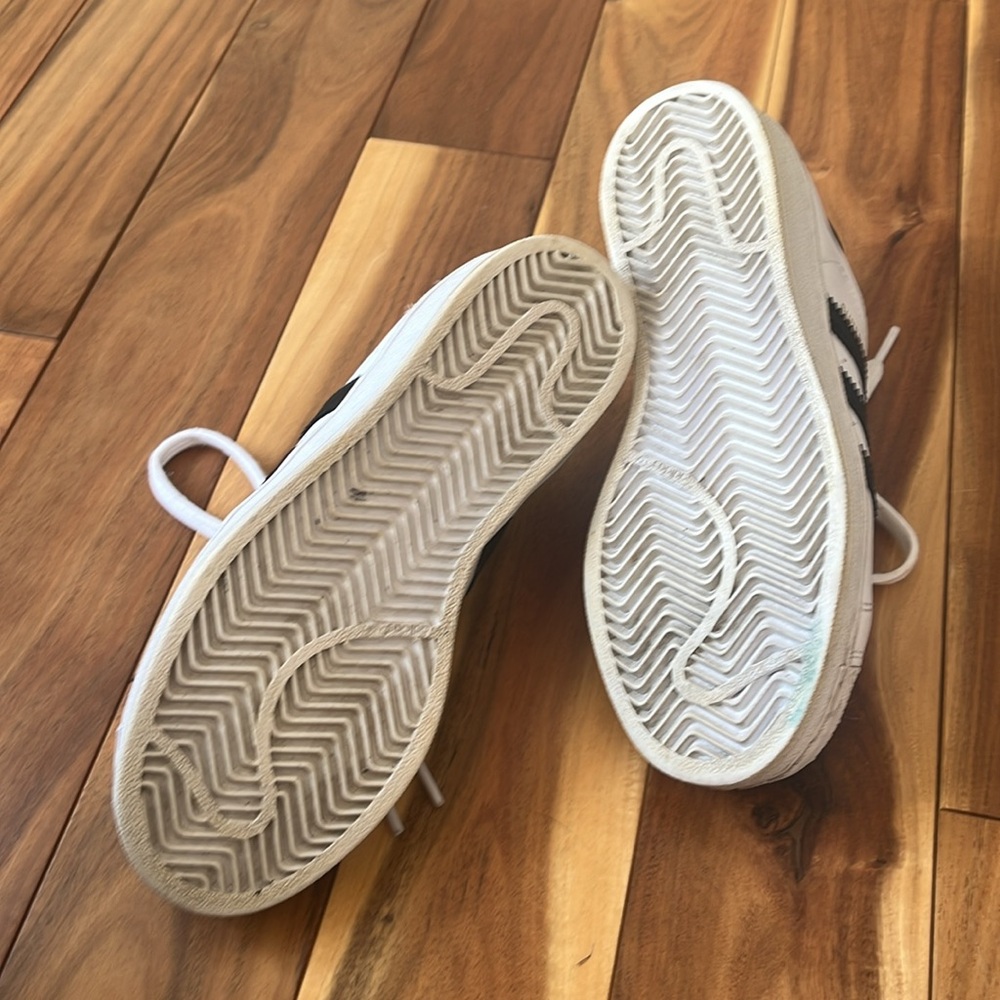 adidas Superstars - Picture 5 of 6